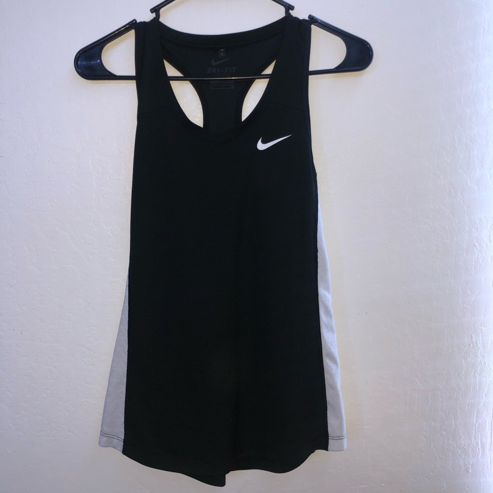 🌺Nike Dri-fit  v-neck tank top